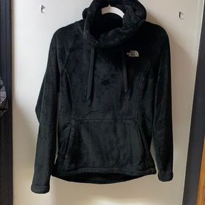 Black north face pull over hoodie